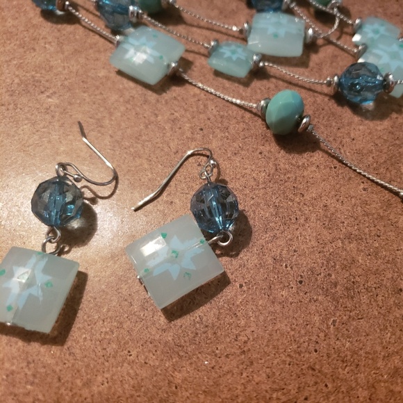 Teal beaded necklace with earrings - Picture 2 of 2